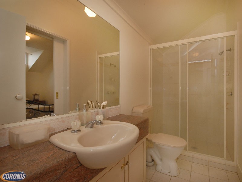 2/59 Gamelin Crescent, Stafford QLD 4053