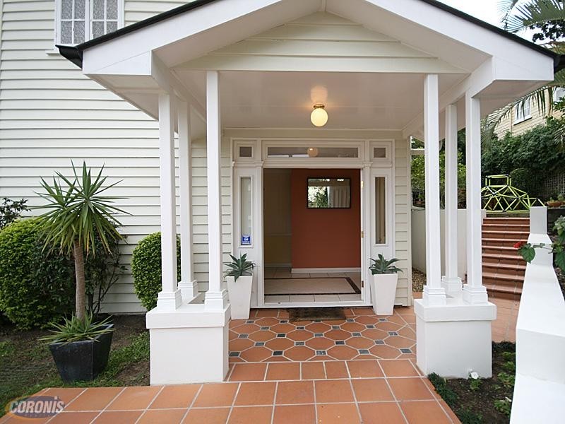 18 Goldsworthy Avenue, Hamilton QLD 4007