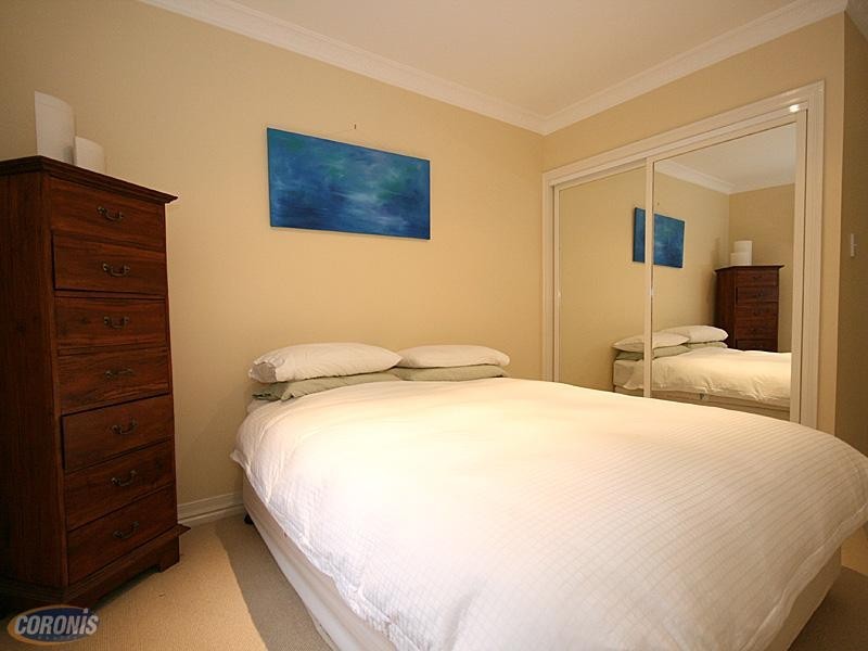 18 Goldsworthy Avenue, Hamilton QLD 4007