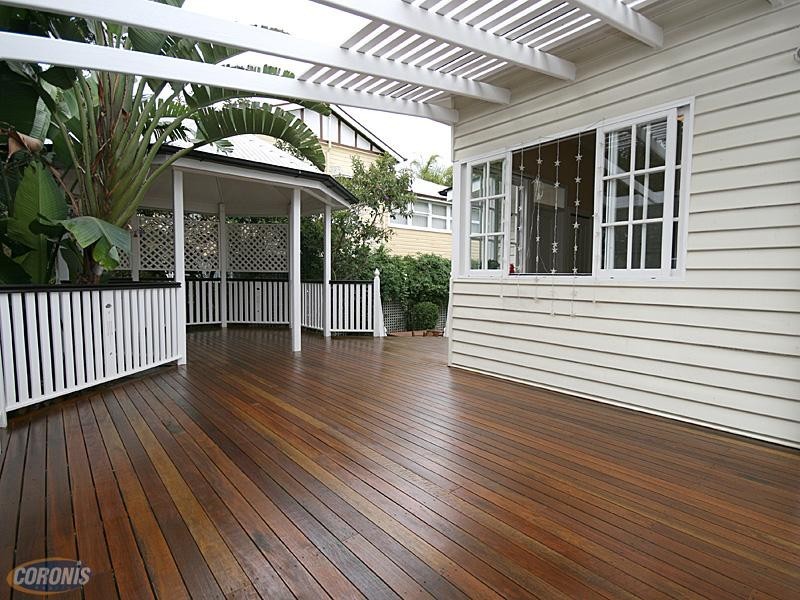 18 Goldsworthy Avenue, Hamilton QLD 4007