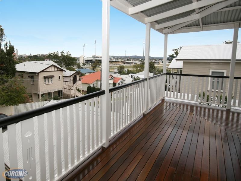 18 Goldsworthy Avenue, Hamilton QLD 4007