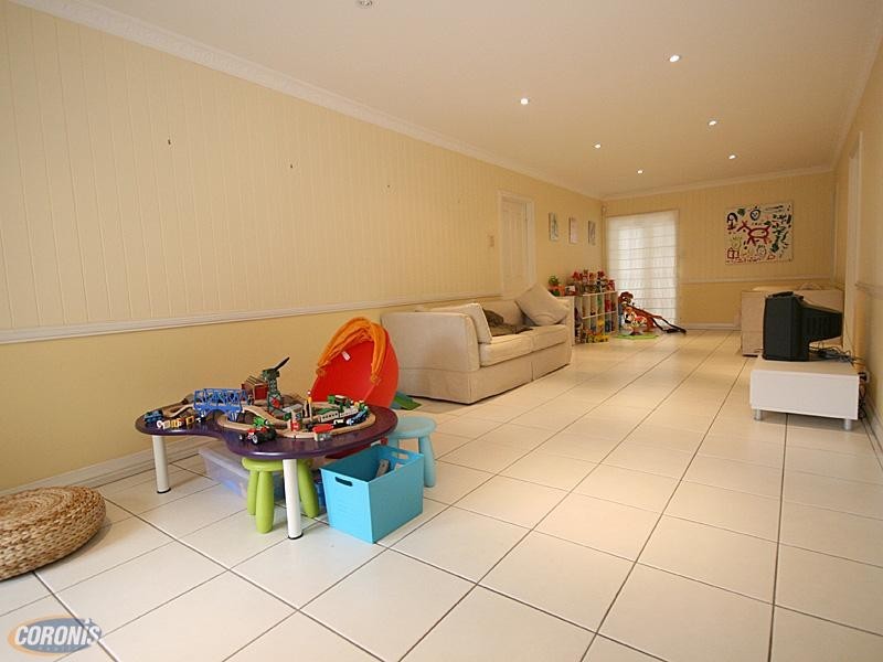 18 Goldsworthy Avenue, Hamilton QLD 4007