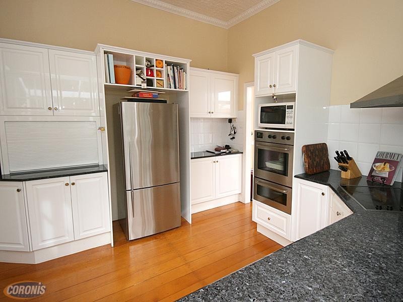 18 Goldsworthy Avenue, Hamilton QLD 4007