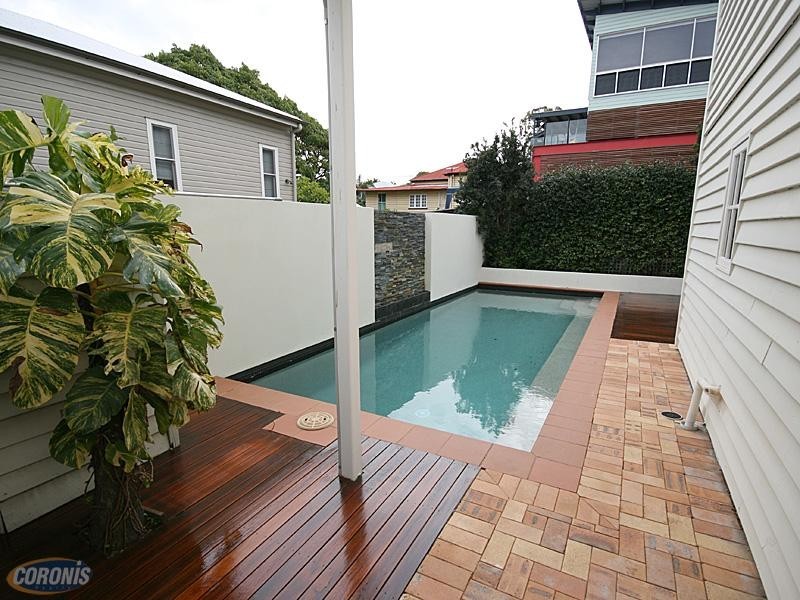 18 Goldsworthy Avenue, Hamilton QLD 4007