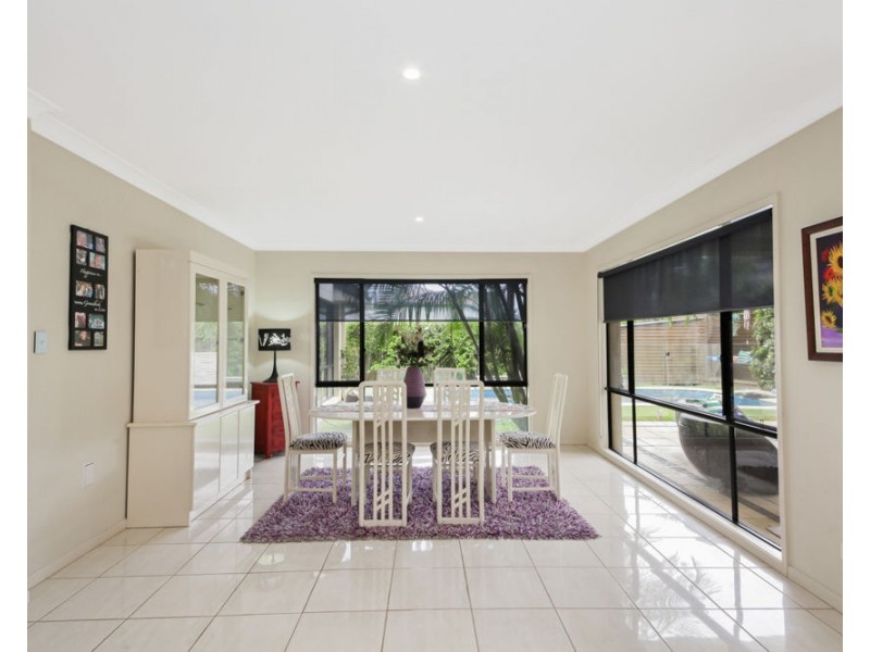 11 Oltrarno Place, Bridgeman Downs QLD 4035