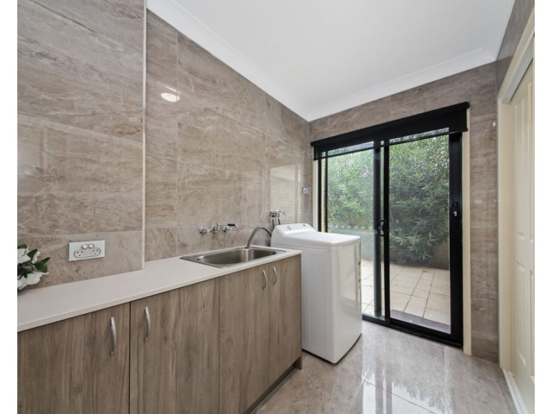 11 Oltrarno Place, Bridgeman Downs QLD 4035