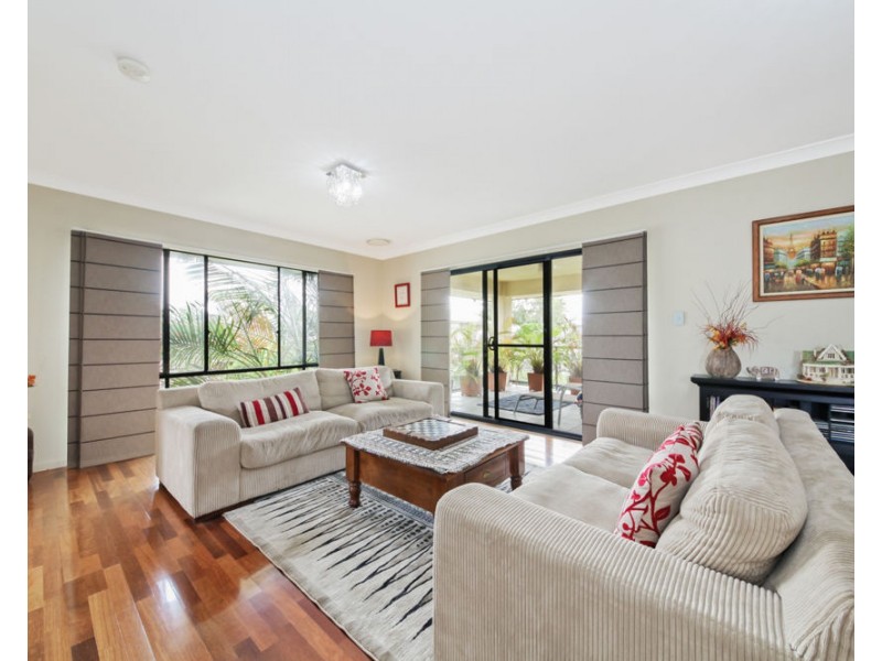 11 Oltrarno Place, Bridgeman Downs QLD 4035