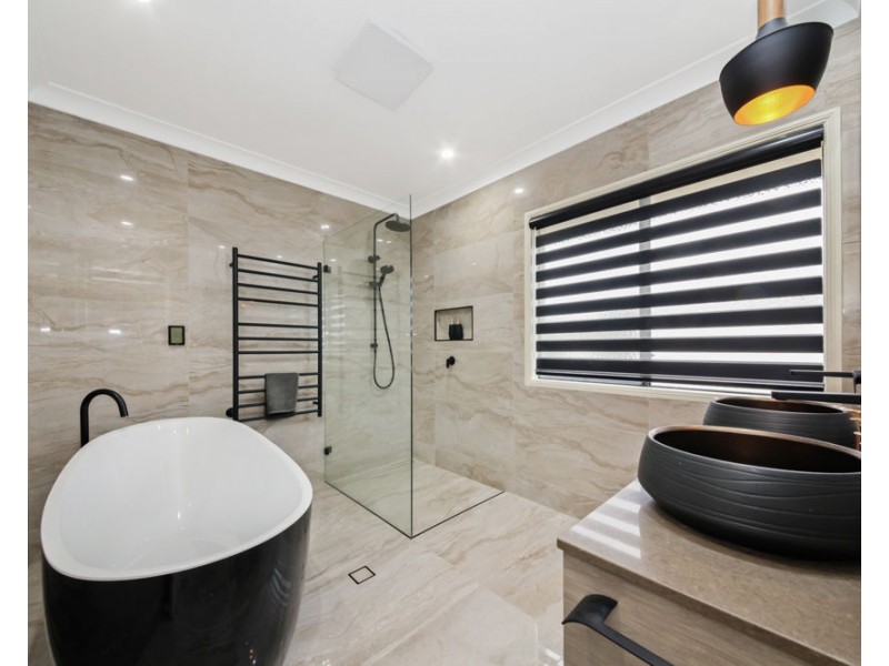 11 Oltrarno Place, Bridgeman Downs QLD 4035