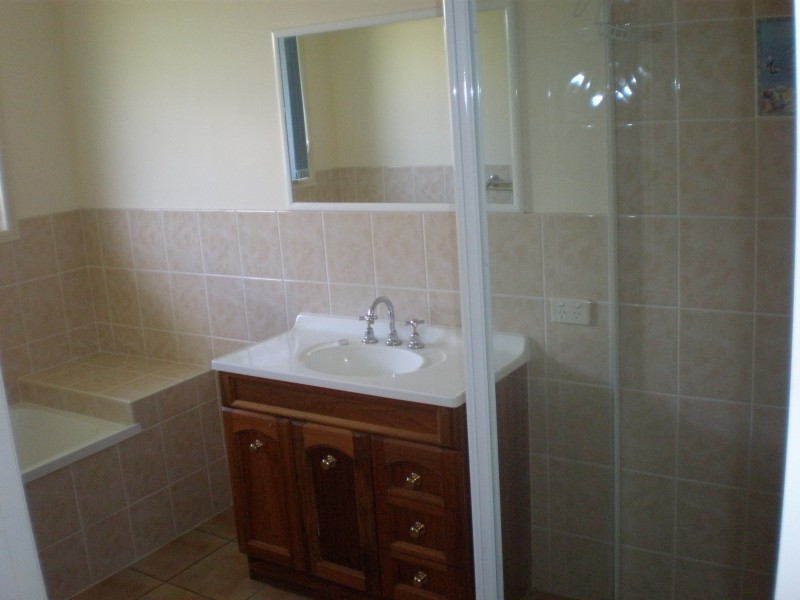 27 Spring Road, Kallangur QLD 4503