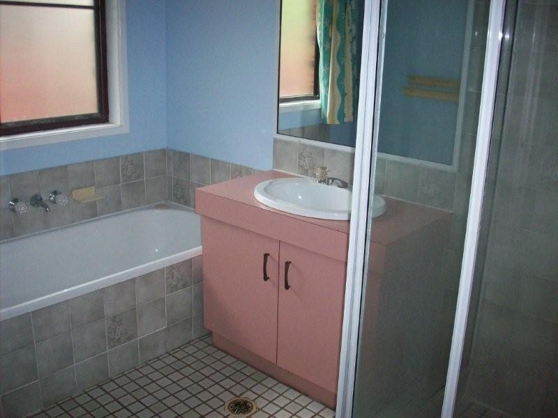 24 Teenan, Ferny Hills QLD 4055