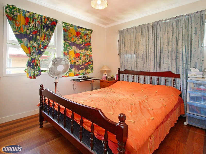 18 Rutherford Street, Stafford Heights QLD 4053