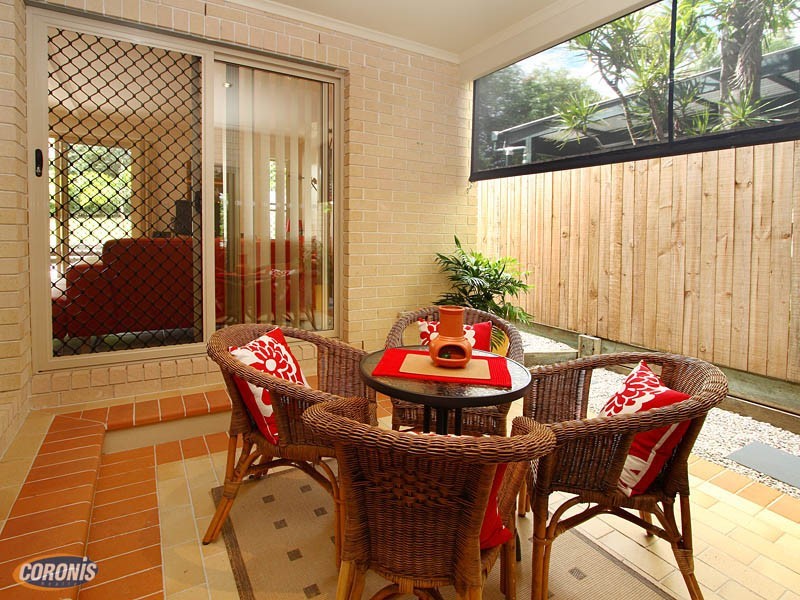 8 Brennan Road, Scarborough QLD 4020