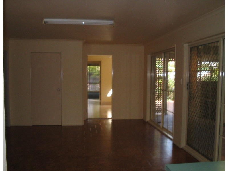 30 Ustinov Crescent, Mcdowall QLD 4053