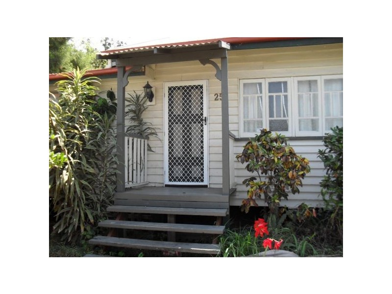 25 Myla Tce, Tennyson QLD 4105