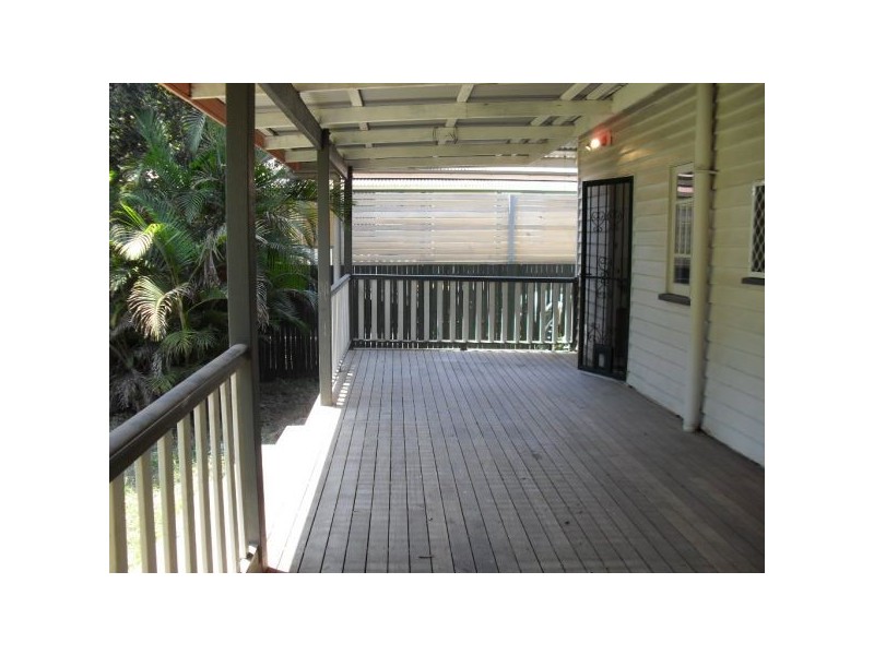 25 Myla Tce, Tennyson QLD 4105