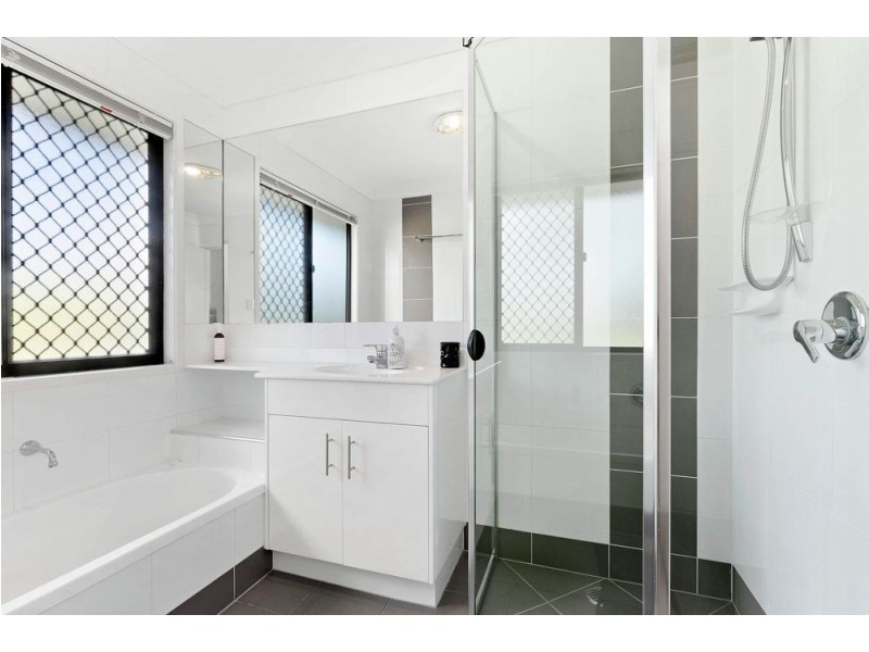 8 Watcombe Street, Wavell Heights QLD 4012