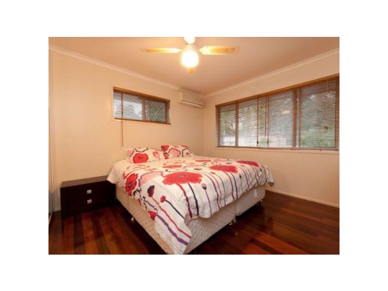 20 Rinavore Street, Ferny Grove QLD 4055