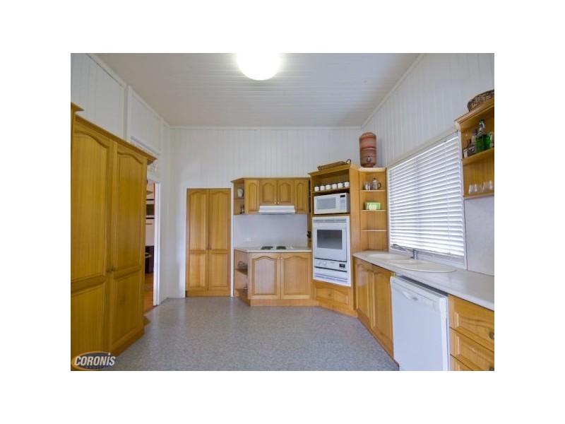 10 Seventh Avenue, Kedron QLD 4031