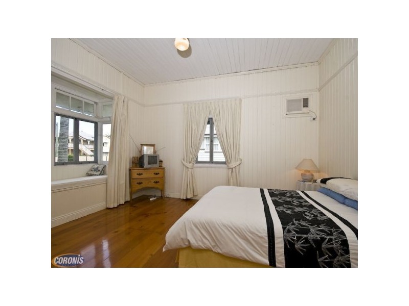 10 Seventh Avenue, Kedron QLD 4031