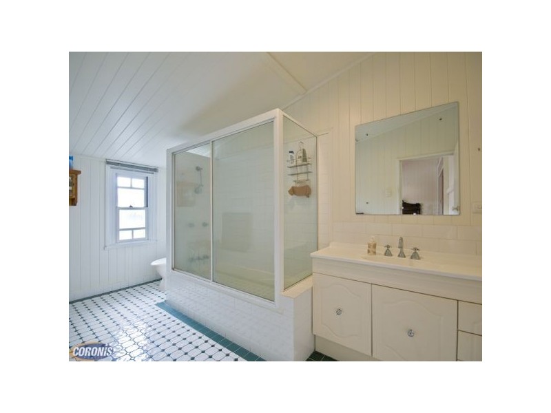 10 Seventh Avenue, Kedron QLD 4031