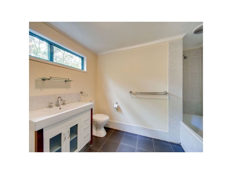 8 Lakeview Court, Joyner QLD 4500