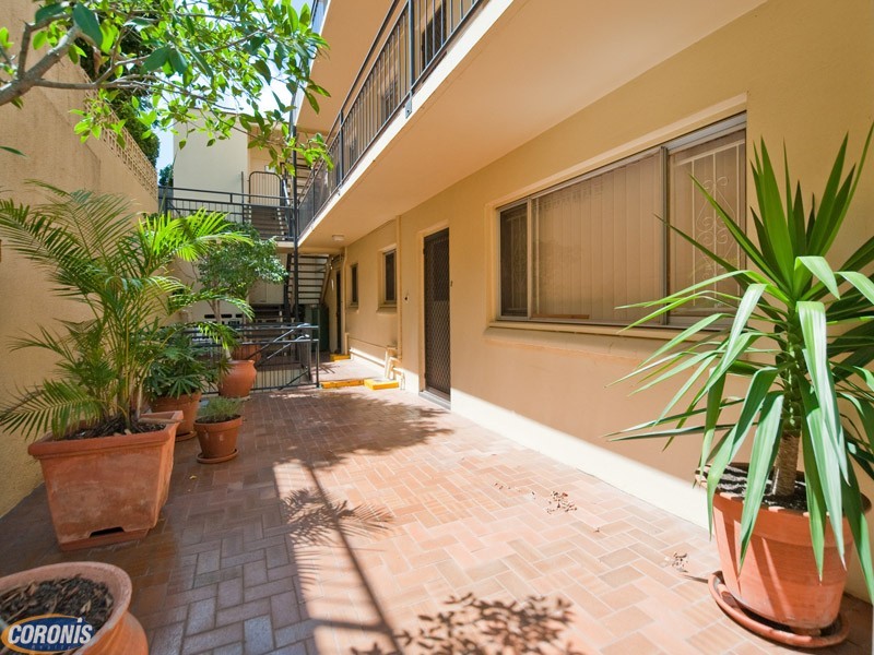 2/21 Arran Avenue, Hamilton QLD 4007