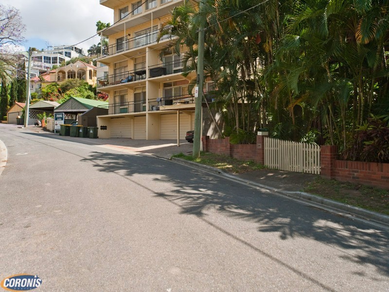 2/21 Arran Avenue, Hamilton QLD 4007