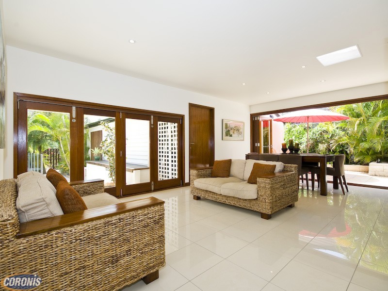 20 Taree Street, Chapel Hill QLD 4069