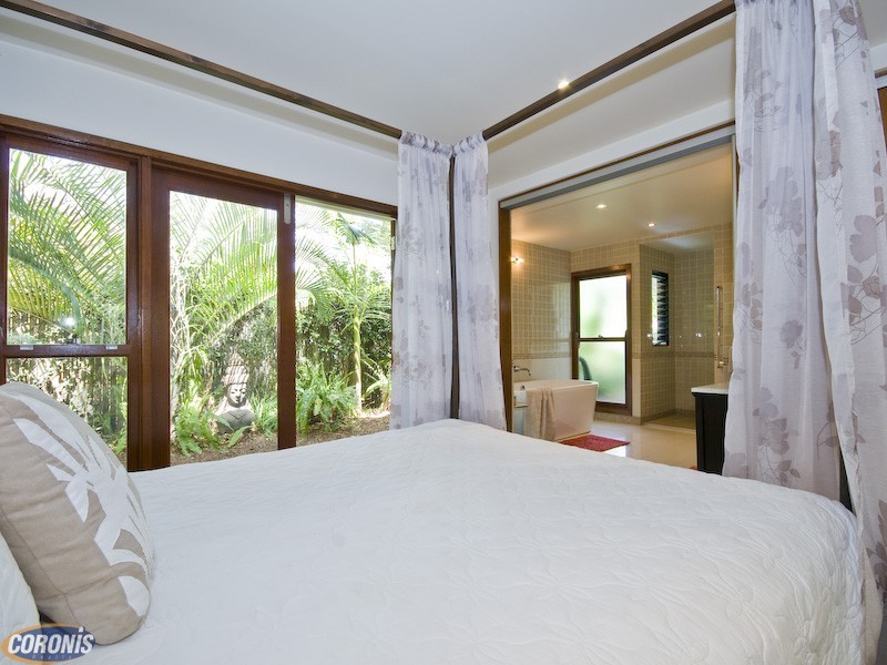 20 Taree Street, Chapel Hill QLD 4069