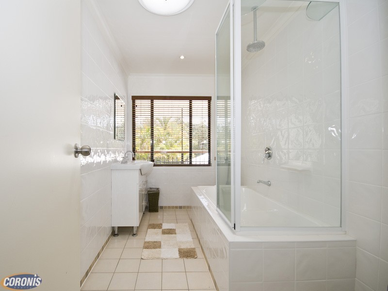 20 Taree Street, Chapel Hill QLD 4069