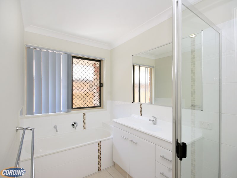 5 Adam Court, Kallangur QLD 4503