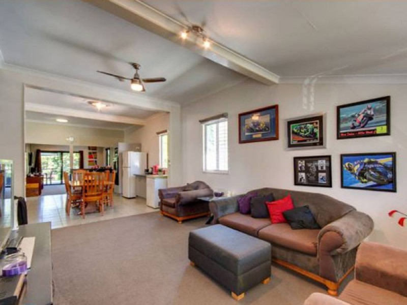 50 Palm Avenue, Shorncliffe QLD 4017