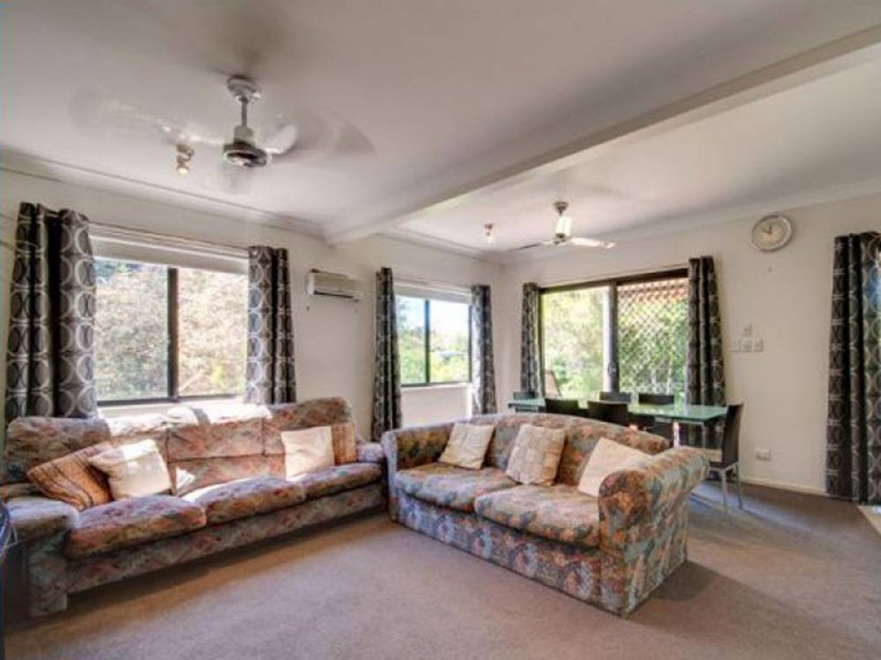 50 Palm Avenue, Shorncliffe QLD 4017