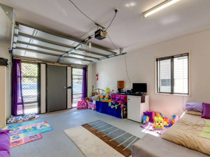 50 Palm Avenue, Shorncliffe QLD 4017