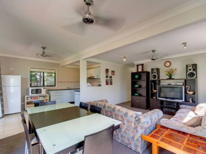 50 Palm Avenue, Shorncliffe QLD 4017