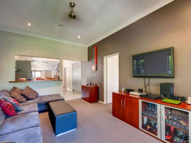 50 Palm Avenue, Shorncliffe QLD 4017