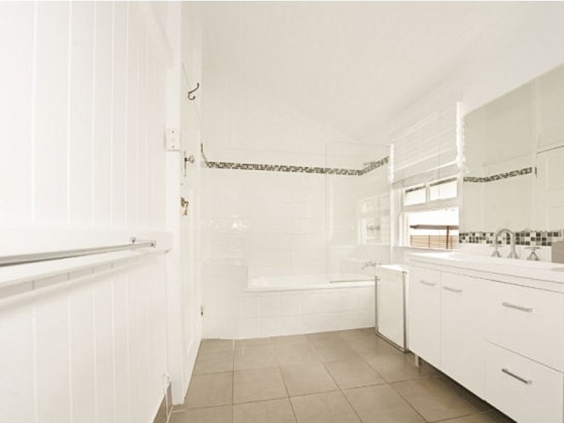 20 Dean Street, Red Hill QLD 4059