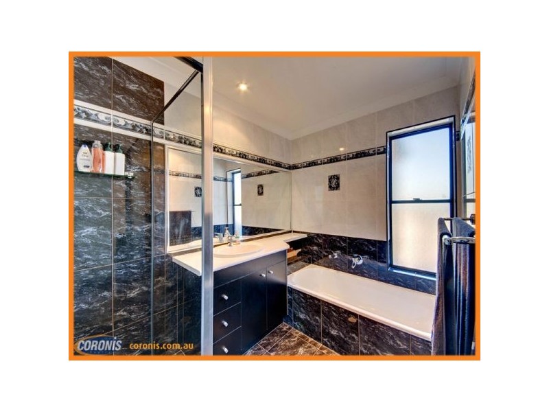 11 Peace Court, Eatons Hill QLD 4037