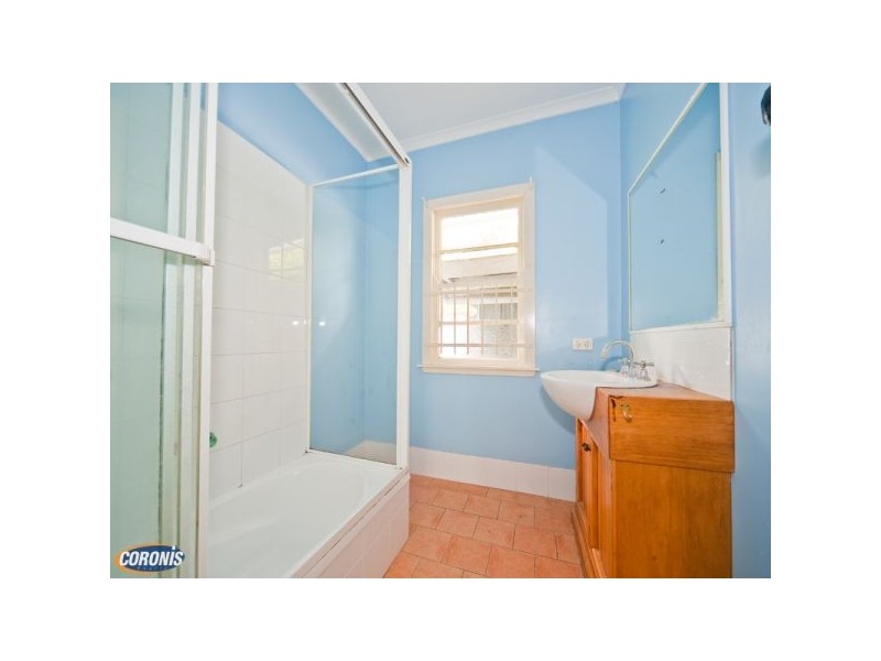 8 Gary Street, Morningside QLD 4170