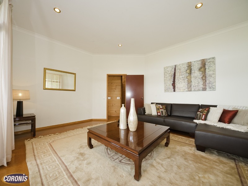 3 Emmaron Court, Ferny Hills QLD 4055