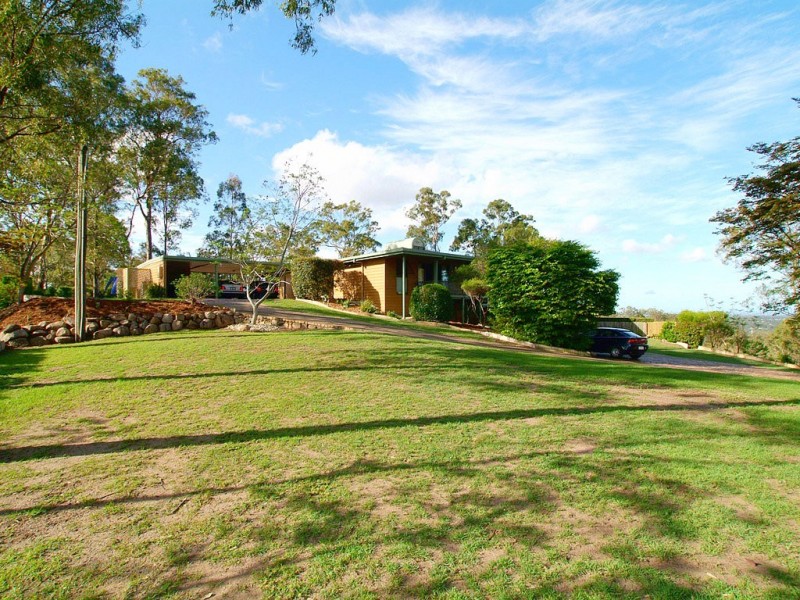 3 Emmaron Court, Ferny Hills QLD 4055
