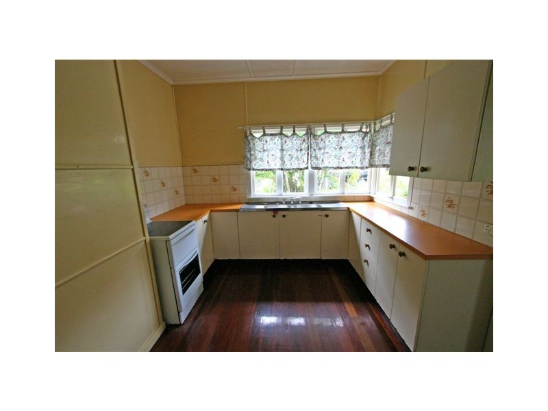 8 Bayview Street, Stafford Heights QLD 4053