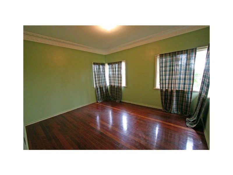 8 Bayview Street, Stafford Heights QLD 4053