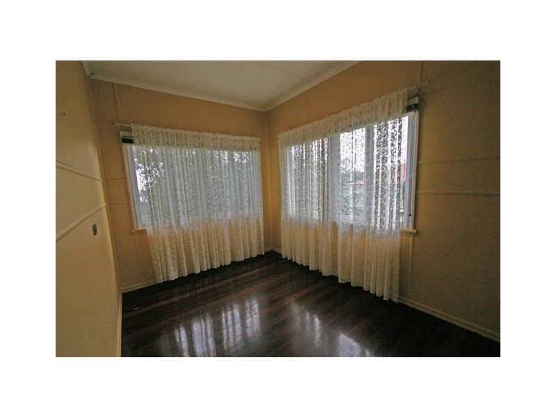 8 Bayview Street, Stafford Heights QLD 4053