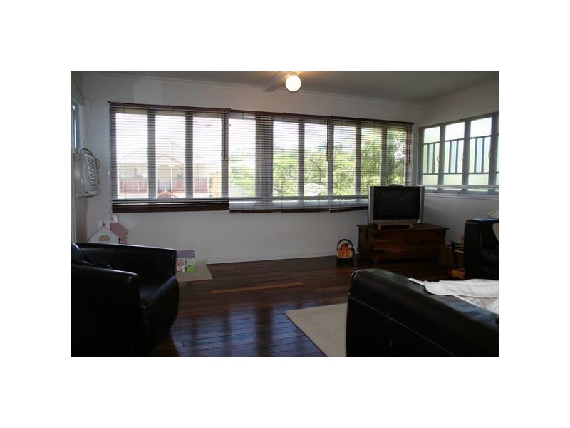 11 Adams Street, Scarborough QLD 4020