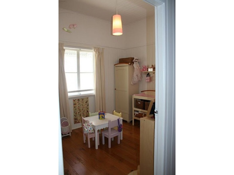 11 Adams Street, Scarborough QLD 4020