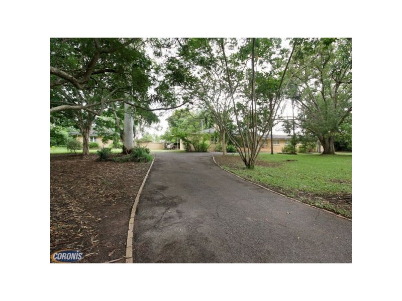 33 Bridgeman Road, Bridgeman Downs QLD 4035