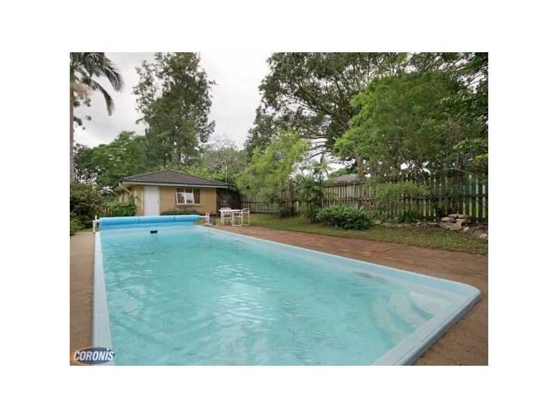 33 Bridgeman Road, Bridgeman Downs QLD 4035