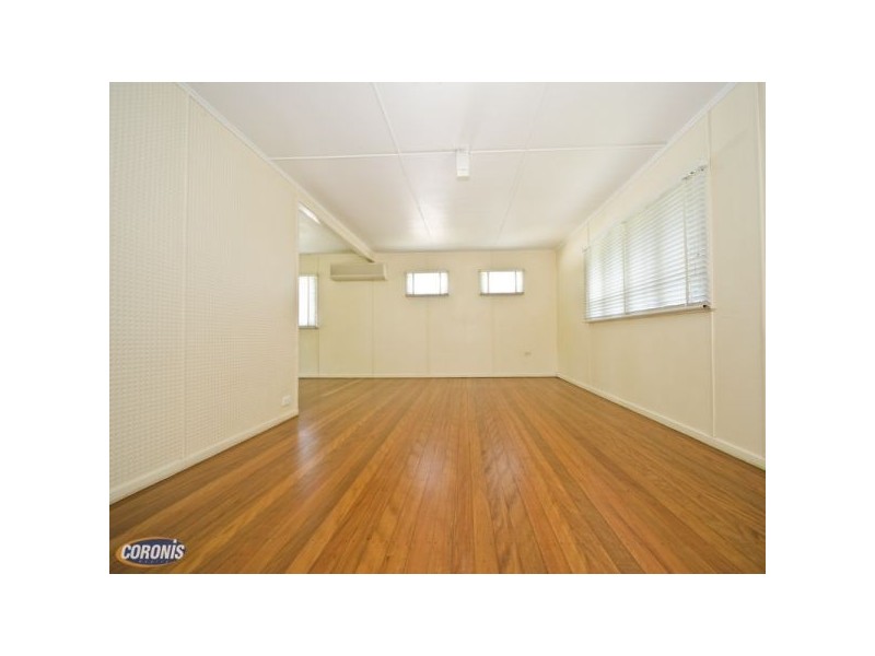 1 Houghton St, Petrie QLD 4502