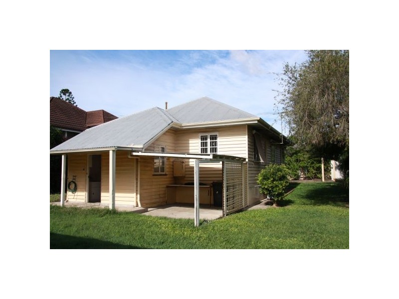 42 Hipwood Avenue, Coorparoo QLD 4151